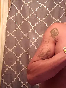 LargeDominoes online show from 04-18-26, 01:42