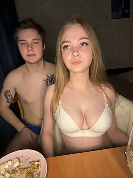 Snapshot of Family-Mm1 chatting on 12-19-24, 07:51 Family-Mm1 online show from 12-19-24, 07:51