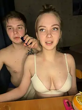 Snapshot of Family-Mm1 chatting on 12-21-24, 11:45 Family-Mm1 online show from 12-21-24, 11:45