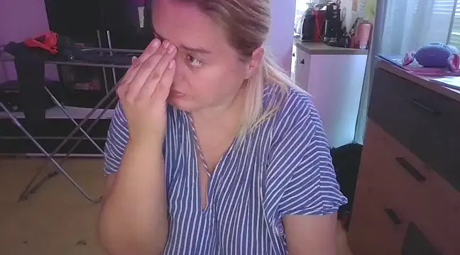 Snapshot of Meliss_Official9 chatting on 03-09-25, 07:01 Meliss Official9 online show from 03-09-25, 07:01