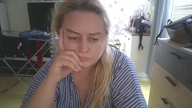 Snapshot of Meliss_Official9 chatting on 03-15-25, 02:55 Meliss Official9 online show from 03-15-25, 02:55