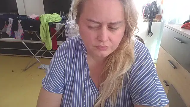 Snapshot of Meliss_Official9 chatting on 03-16-25, 01:49 Meliss Official9 online show from 03-16-25, 01:49