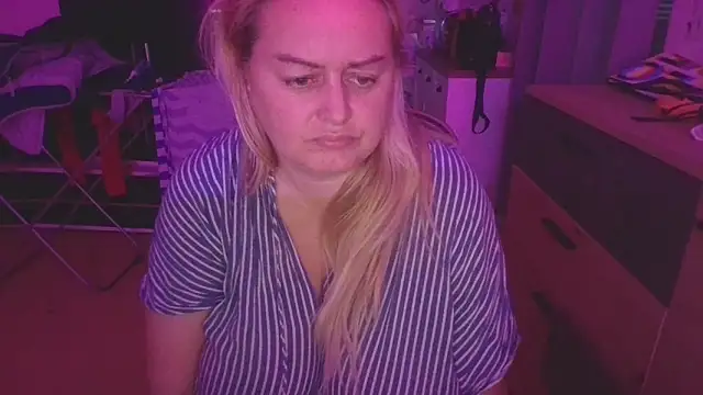 Snapshot of Meliss_Official9 chatting on 03-16-25, 05:17 Meliss Official9 online show from 03-16-25, 05:17