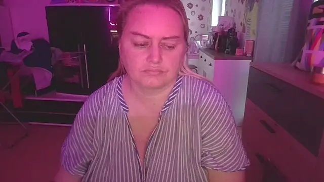 Snapshot of Meliss_Official9 chatting on 03-18-25, 04:58 Meliss Official9 online show from 03-18-25, 04:58