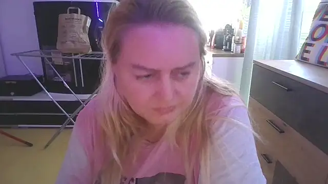 Snapshot of Meliss_Official9 chatting on 03-20-25, 06:19 Meliss Official9 online show from 03-20-25, 06:19