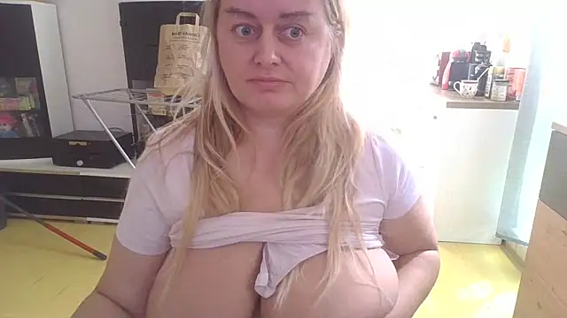 Snapshot of Meliss_Official9 chatting on 03-20-25, 09:26 Meliss Official9 online show from 03-20-25, 09:26