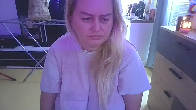 Snapshot of Meliss_Official9 chatting on 03-20-25, 03:25 Meliss Official9 online show from 03-20-25, 03:25