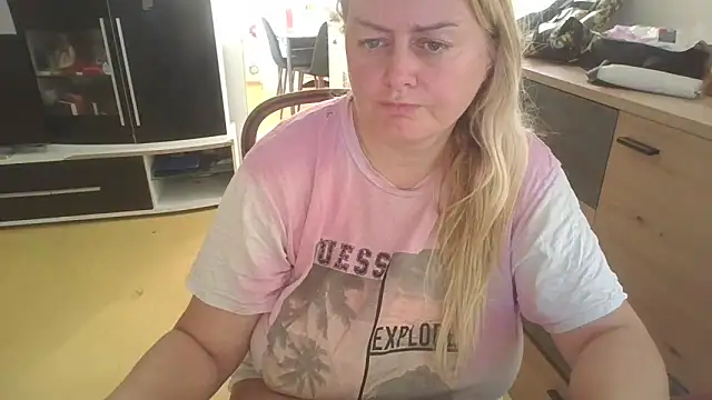 Snapshot of Meliss_Official9 chatting on 09-08-25, 03:00 Meliss Official9 online show from 09-08-25, 03:00