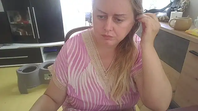 Snapshot of Meliss_Official9 chatting on 09-12-25, 02:06 Meliss Official9 online show from 09-12-25, 02:06