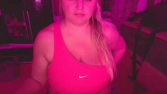 Snapshot of Meliss_Official9 chatting on 09-18-25, 06:32 Meliss Official9 online show from 09-18-25, 06:32