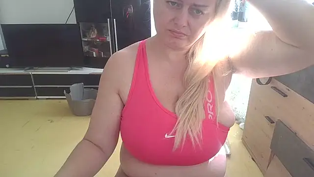 Snapshot of Meliss_Official9 chatting on 09-22-25, 08:05 Meliss Official9 online show from 09-22-25, 08:05