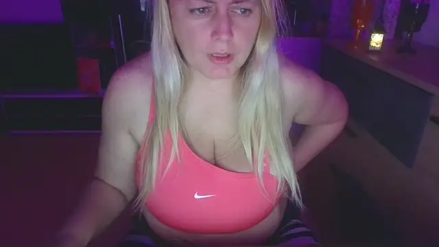 Snapshot of Meliss_Official9 chatting on 09-25-25, 09:18 Meliss Official9 online show from 09-25-25, 09:18