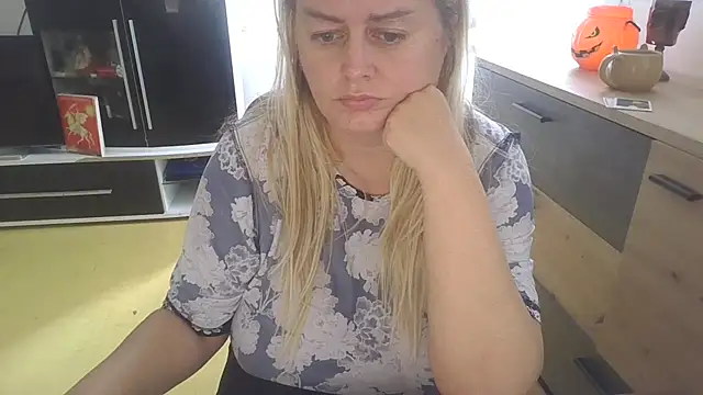 Snapshot of Meliss_Official9 chatting on 09-29-25, 08:30 Meliss Official9 online show from 09-29-25, 08:30