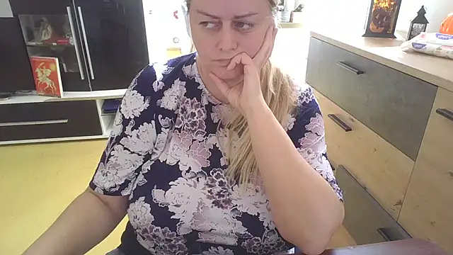 Snapshot of Meliss_Official9 chatting on 10-08-25, 08:12 Meliss Official9 online show from 10-08-25, 08:12