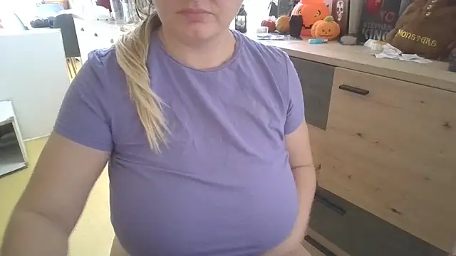 Snapshot of Meliss_Official9 chatting on 10-24-25, 08:55 Meliss Official9 online show from 10-24-25, 08:55