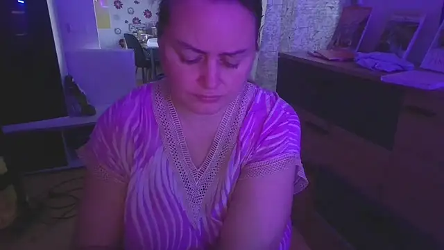 Snapshot of Meliss_Official9 chatting on 11-19-25, 06:13 Meliss Official9 online show from 11-19-25, 06:13