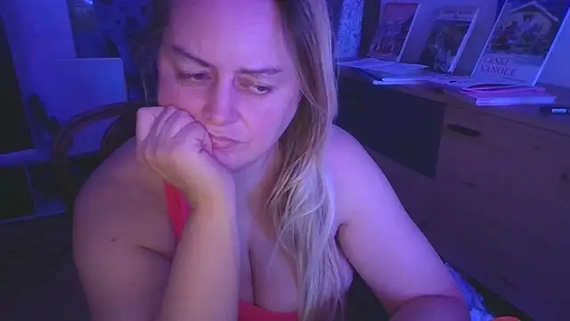 Snapshot of Meliss_Official9 chatting on 11-19-25, 06:30 Meliss Official9 online show from 11-19-25, 06:30