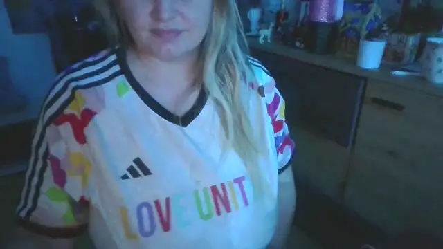 Snapshot of Meliss_Official9 chatting on 01-16-26, 10:47 Meliss Official9 online show from 01-16-26, 10:47