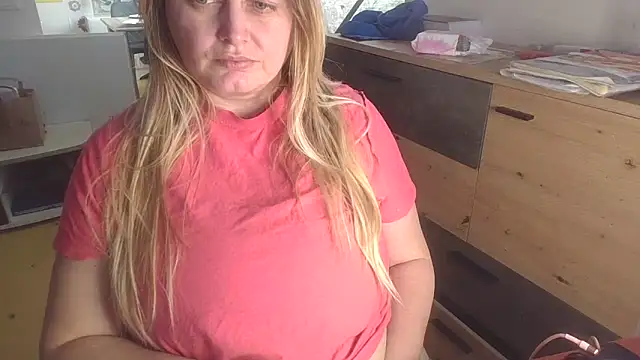 Snapshot of Meliss_Official9 chatting on 02-16-26, 10:00 Meliss Official9 online show from 02-16-26, 10:00