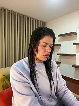 Snapshot of Alice_Biel chatting on 01-07-25, 10:54 Alice Biel online show from 01-07-25, 10:54