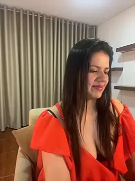 Snapshot of Alice_Biel chatting on 01-21-25, 01:39 Alice Biel online show from 01-21-25, 01:39