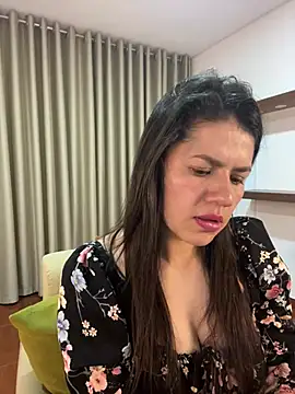 Snapshot of Alice_Biel chatting on 02-22-25, 01:22 Alice Biel online show from 02-22-25, 01:22