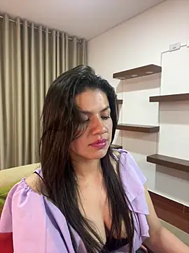 Snapshot of Alice_Biel chatting on 03-05-25, 03:51 Alice Biel online show from 03-05-25, 03:51