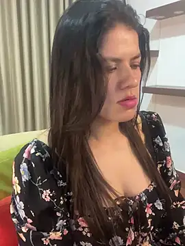 Snapshot of Alice_Biel chatting on 03-06-25, 12:43 Alice Biel online show from 03-06-25, 12:43