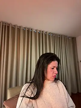 Snapshot of Alice_Biel chatting on 07-12-26, 10:45 Alice Biel online show from 07-12-26, 10:45