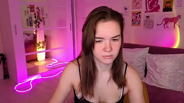 Snapshot of LindaRobertz chatting on 02-28-25, 09:15 LindaRobertz online show from 02-28-25, 09:15