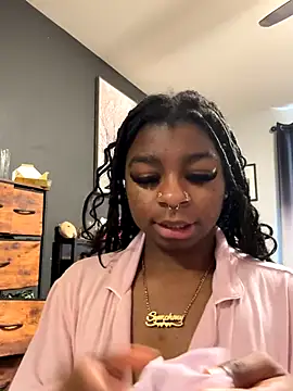 Snapshot of Harmonyxlover chatting on 12-17-25, 04:35 Harmonyxlover online show from 12-17-25, 04:35