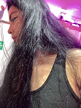 Hot beauty   online show from 10-18-25, 03:53