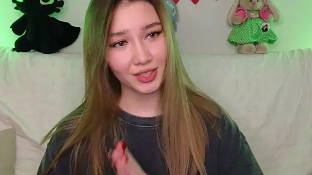 Snapshot of LuxuryGirl__ chatting on 03-04-25, 01:06 LuxuryGirl online show from 03-04-25, 01:06