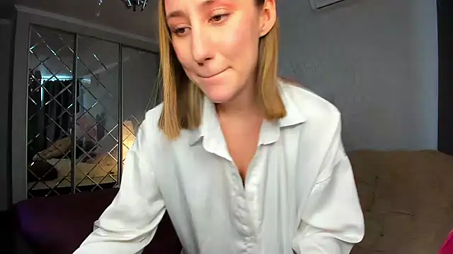 Snapshot of MelodyOfLovee chatting on 01-25-25, 08:53 MelodyOfLovee online show from 01-25-25, 08:53