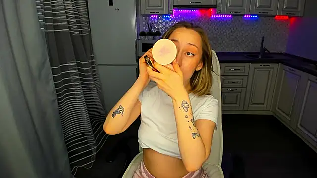 Snapshot of MelodyOfLovee chatting on 03-12-25, 09:44 MelodyOfLovee online show from 03-12-25, 09:44