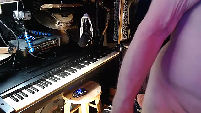 Snapshot of DREAMZ420 chatting on 10-13-25, 09:42 DREAMZ420 online show from 10-13-25, 09:42