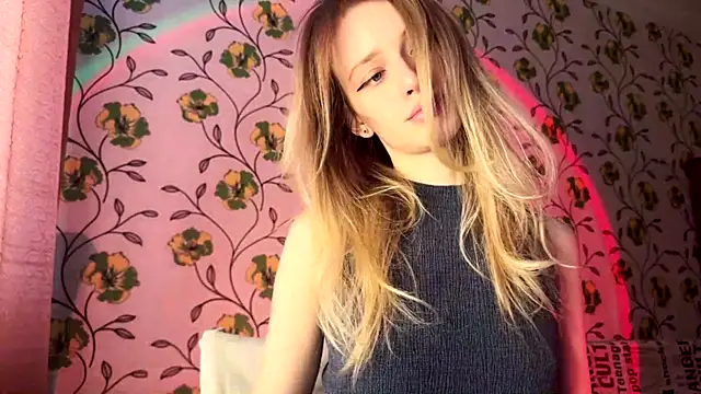 Snapshot of Evvie_Summn1 chatting on 02-21-26, 11:11 Evvie Summn1 online show from 02-21-26, 11:11