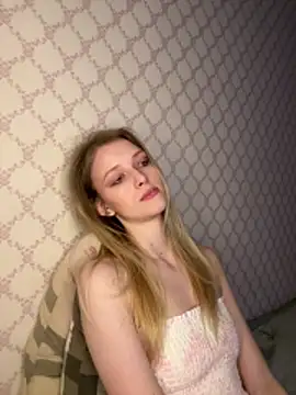 Snapshot of Evvie_Summn1 chatting on 02-23-26, 03:42 Evvie Summn1 online show from 02-23-26, 03:42