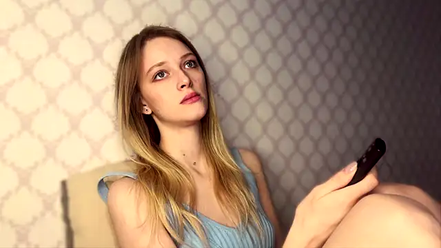 Snapshot of Evvie_Summn1 chatting on 03-02-26, 07:15 Evvie Summn1 online show from 03-02-26, 07:15