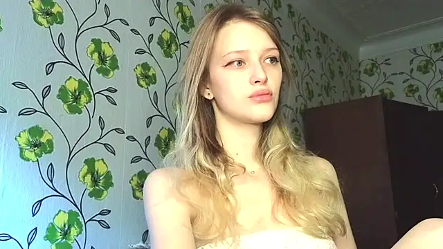Evvie Summn1 online show from 06-14-26, 07:21