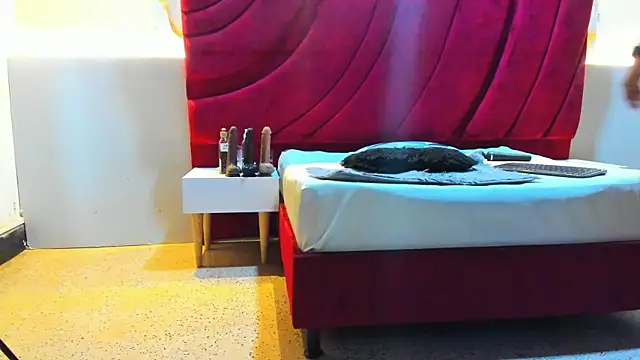 MAISE HILL1 online show from 09-17-25, 01:13