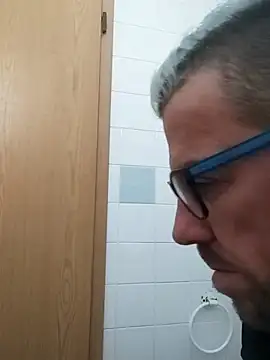 Snapshot of jonyfree1978 chatting on 02-16-25, 08:43 jonyfree1978 online show from 02-16-25, 08:43