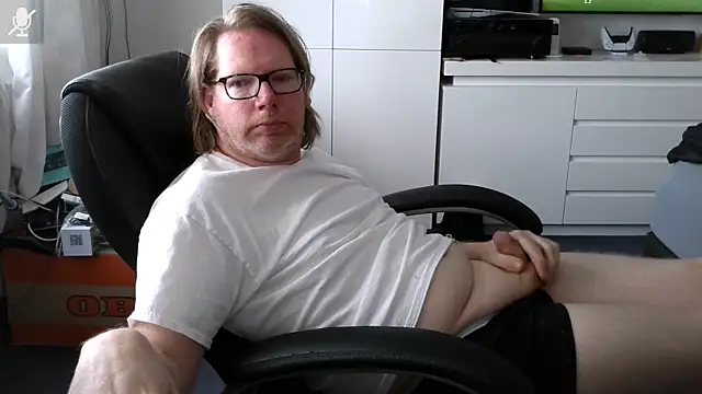 Snapshot of VSteph chatting on 04-25-26, 12:19 VSteph online show from 04-25-26, 12:19