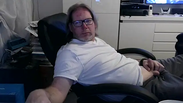 Snapshot of VSteph chatting on 05-14-26, 11:00 VSteph online show from 05-14-26, 11:00
