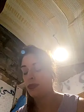 Snapshot of Yasmine47 chatting on 10-02-25, 09:33 Yasmine47 online show from 10-02-25, 09:33