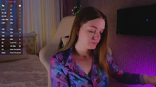 Lovella Lips online show from 12-23-24, 10:32