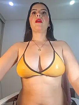 Snapshot of Anal_Luucia chatting on 02-20-26, 12:05 Anal Luucia online show from 02-20-26, 12:05