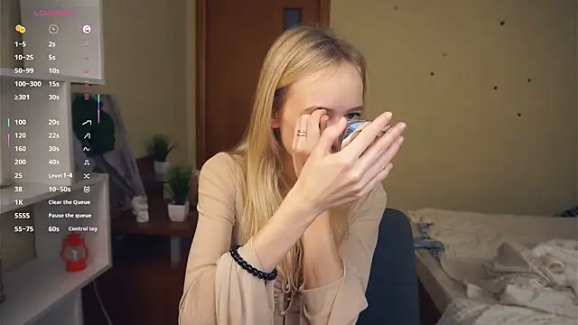 LynetBurby online show from 10-23-25, 02:27