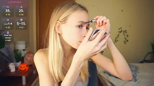 LynetBurby online show from 10-27-25, 02:10