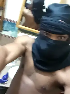 Snapshot of MaskOn_DOut chatting on 10-17-25, 05:10 MaskOn DOut online show from 10-17-25, 05:10